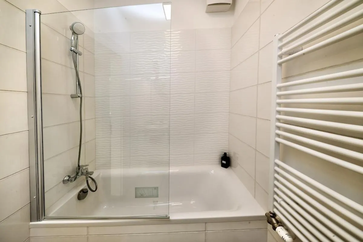 Orangehomes Sunny & Modern 2Br Penthouse With Ac & Terrace Budapest
